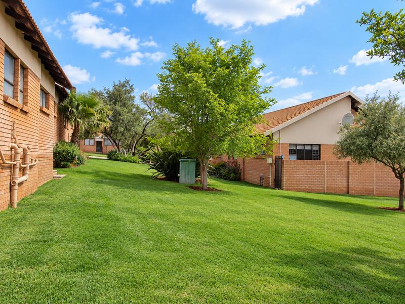 2 Bedroom Property for Sale in Langenhovenpark Free State